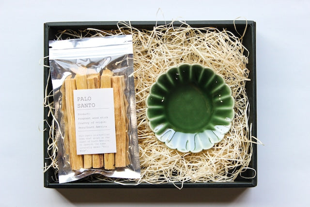 Gift for that special someone [Palo Santo x Traditional Craft Mikawachi Incense Plate] Give the gift of a rich time at home with gratitude