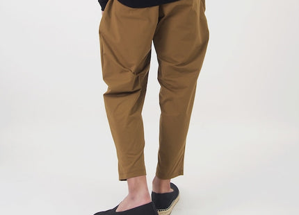 Unisex tuck tapered pants