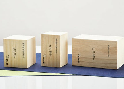 Soy sauce jug hexagonal basket pattern red